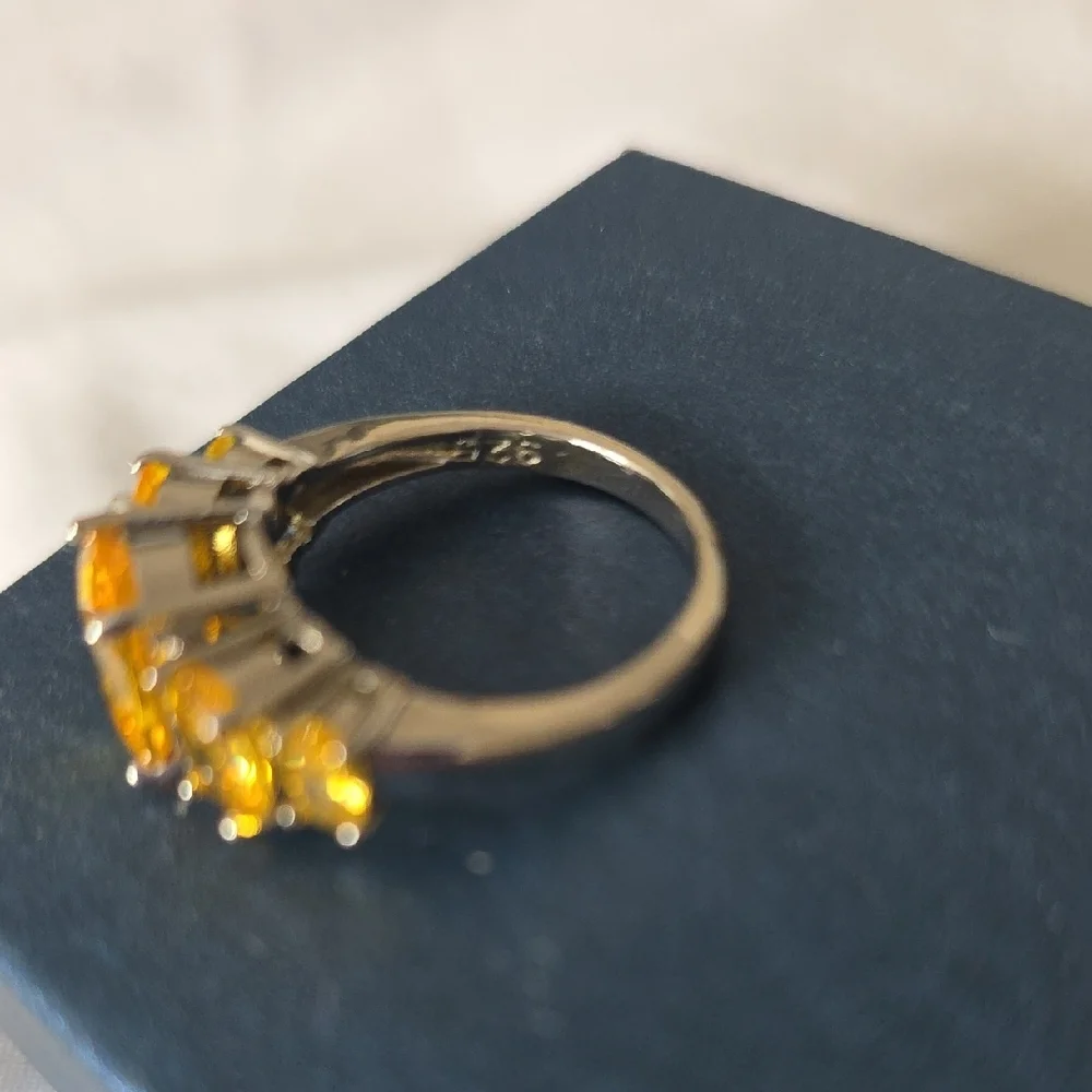 Elegant Yellow Gemstone Ring - Picture 4 of 4